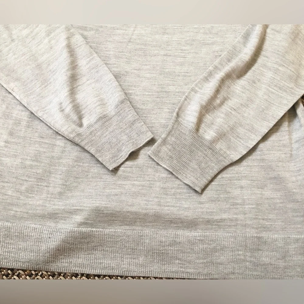 🤍NEW! J Crew Grey Long Sleeve Pullover V-Neck Lightweight Sweater